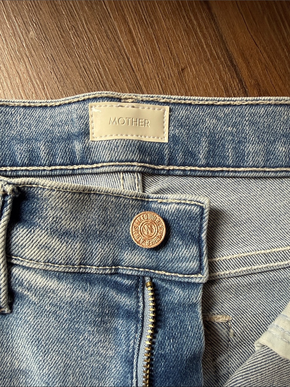 MOTHER insider crop “love in a Boat wash” Distressed Ankle Crop Jeans - Picture 2 of 5